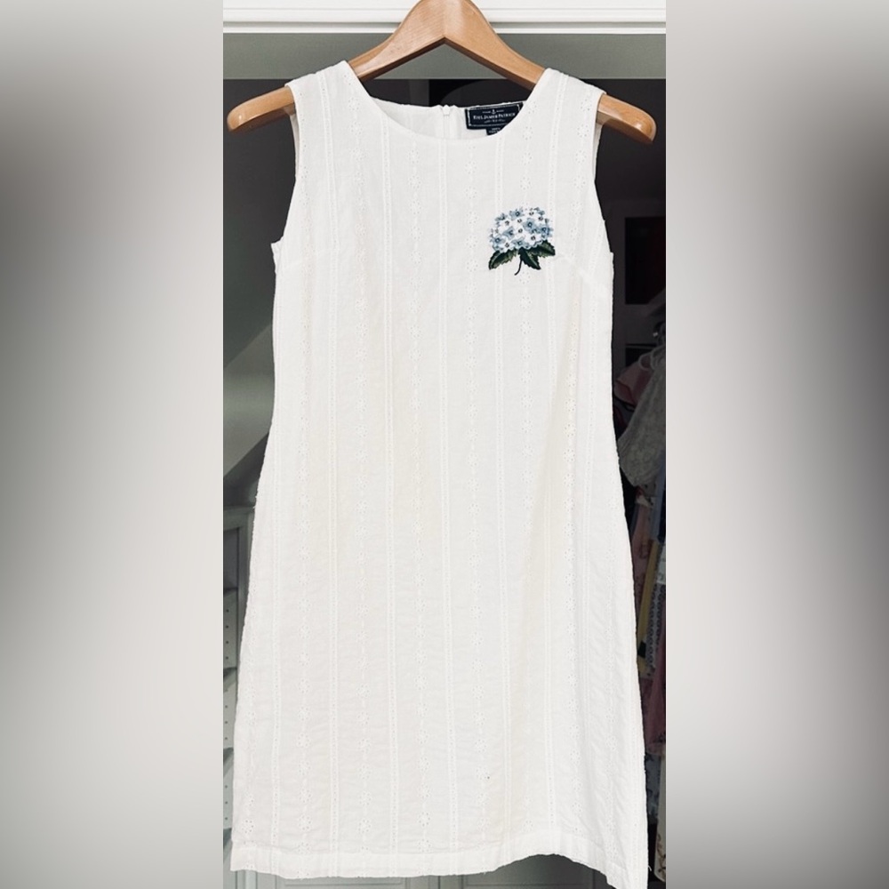 Elegant White Sleeveless Dress